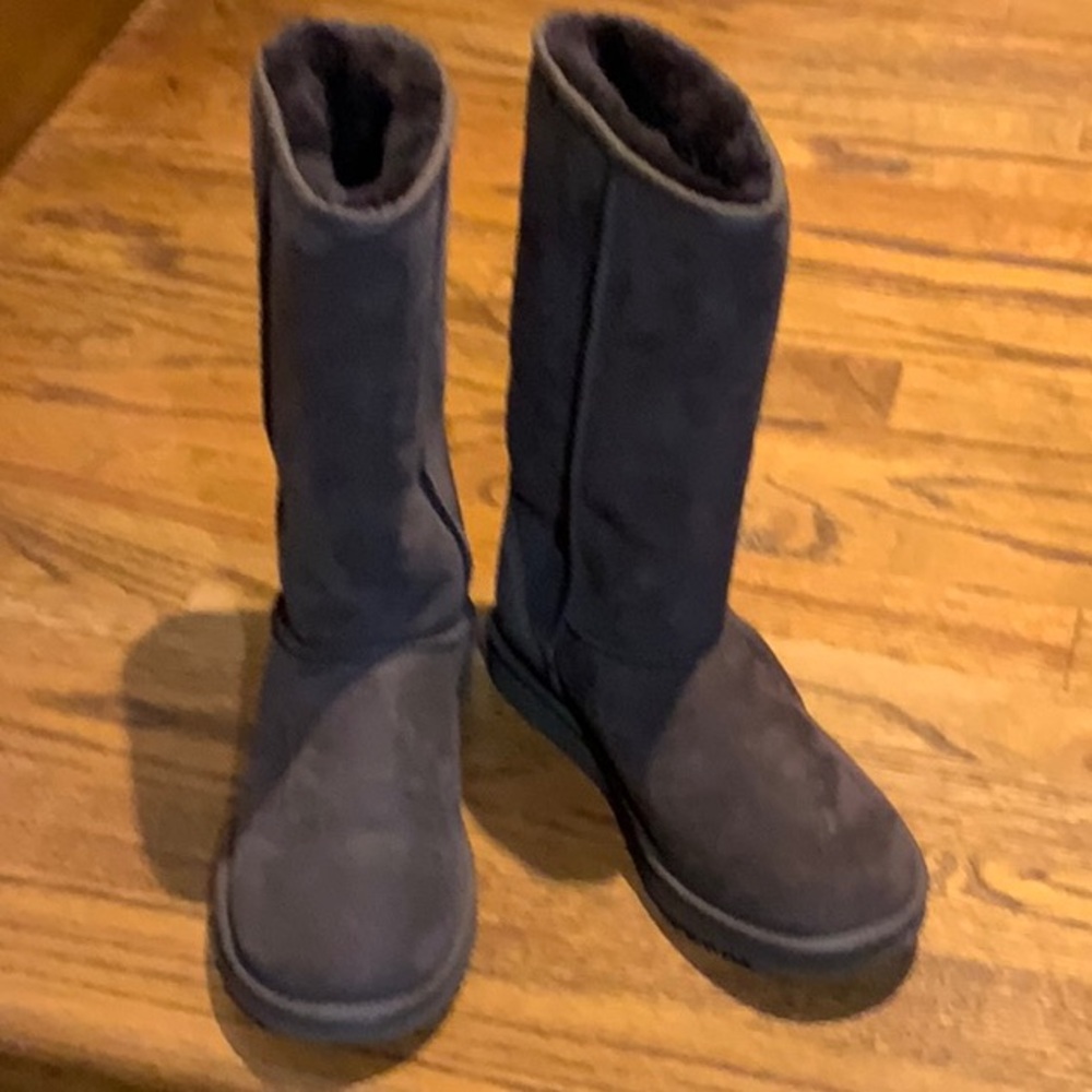 Chic Dark Gray Suede Boots